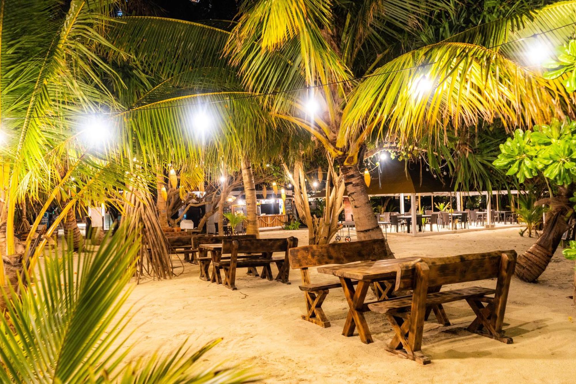 Dhiffushi Inn Bagian luar foto