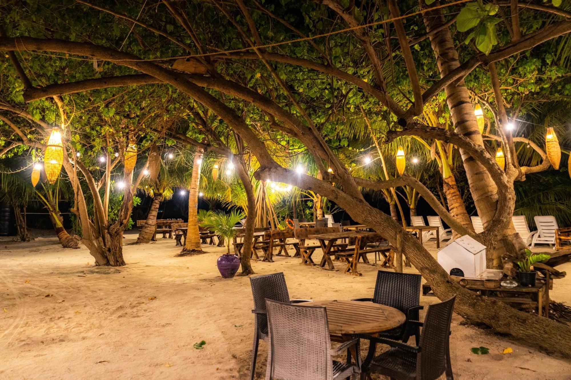 Dhiffushi Inn Bagian luar foto